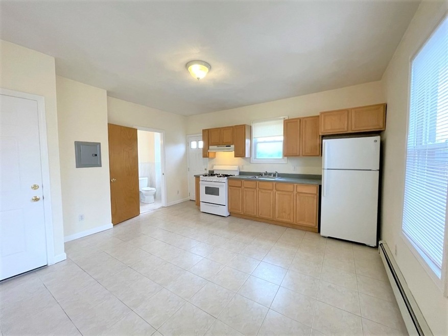 5 Cedar Square unit 3, Cambridge, MA 02140 - photo 1