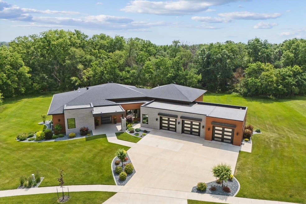 1258 Cherry Ridge Ct, Dubuque, IA 52003 - photo 1