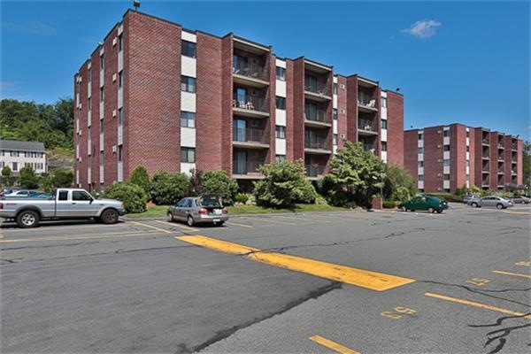 133 Franklin St unit 404, Stoneham, MA 02180 - photo 1