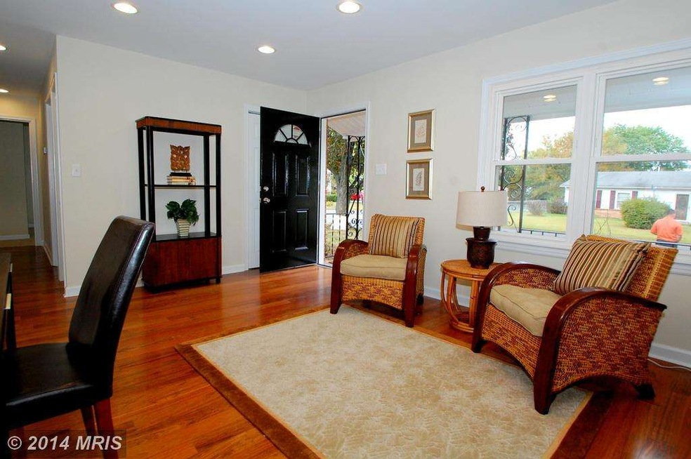 814 S Cypress Ct, Sterling, VA 20164 - photo 1