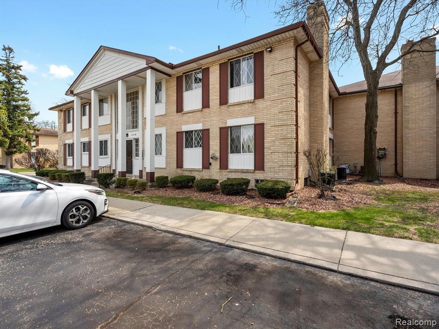 29272 Gloede Dr unit 16, Warren, MI 48088 - photo 1