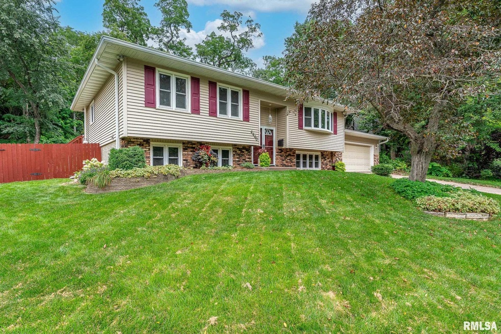 4440 Canterbury Ln, Davenport, IA 52806 - photo 1