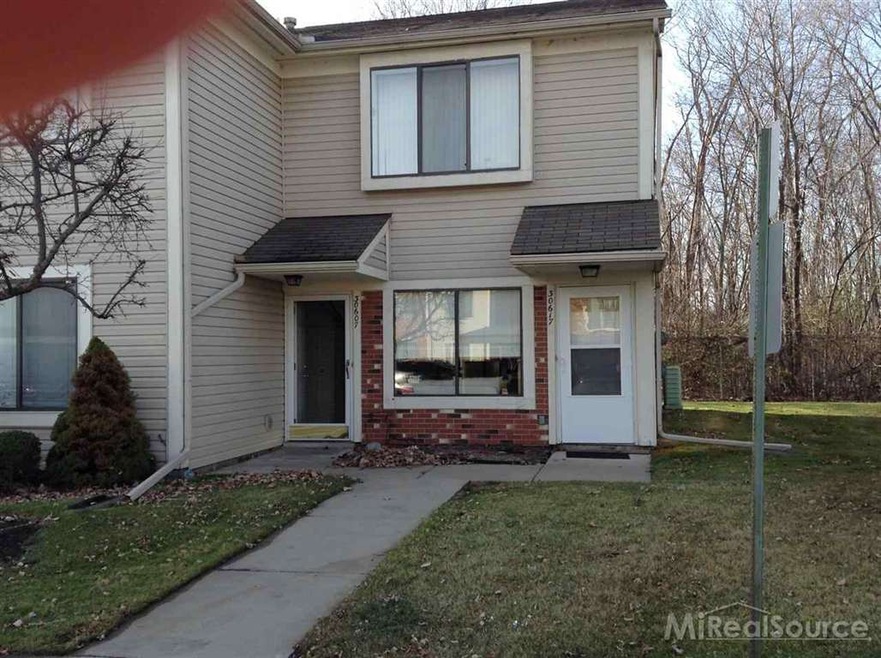 30607 Hidden Pines Ln unit 103, Roseville, MI 48066 - photo 1