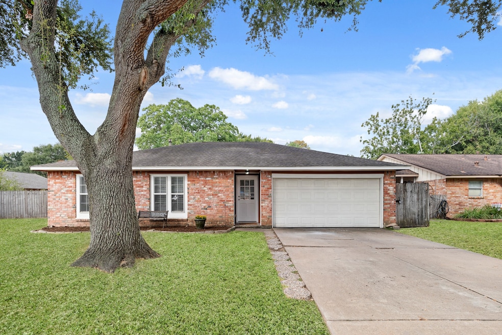 2213 Baylor Dr, Katy, TX 77493 - photo 1