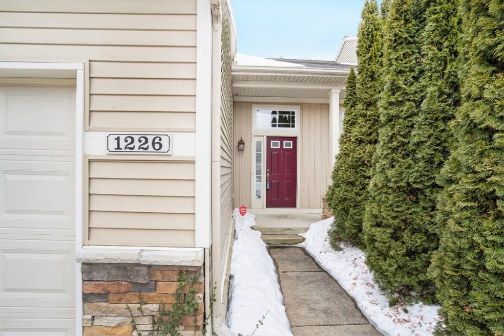 1226 Yuma Ridge SW - Exterior