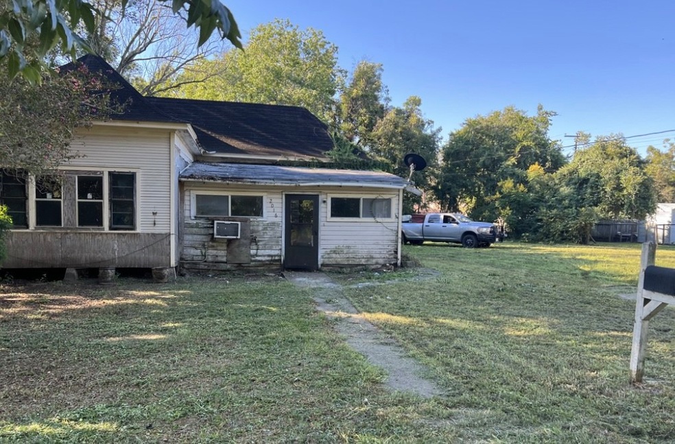 2016 Lois St, Bay City, TX 77414 - photo 1