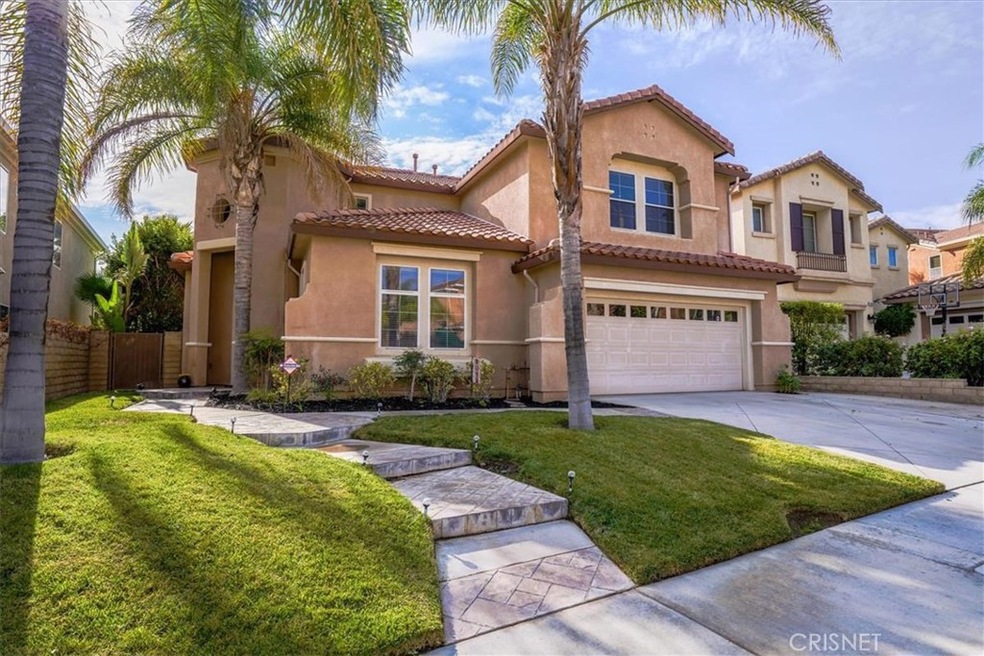 Pretty curb appeal on the view side of Horseshoe Circle.