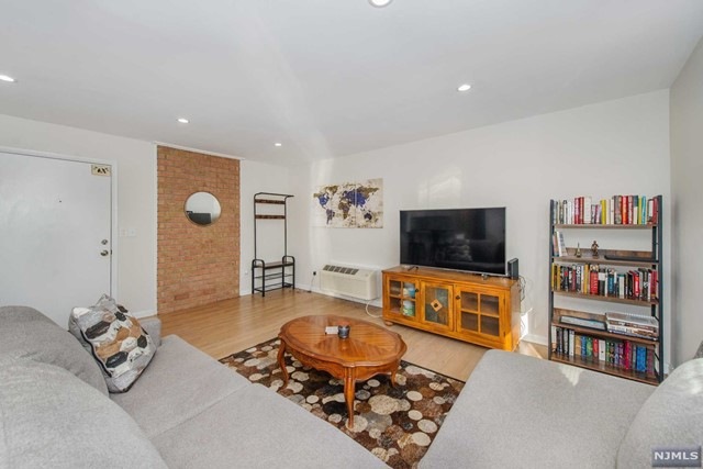 15 Forest St unit 9, Montclair, NJ 07042 - photo 1