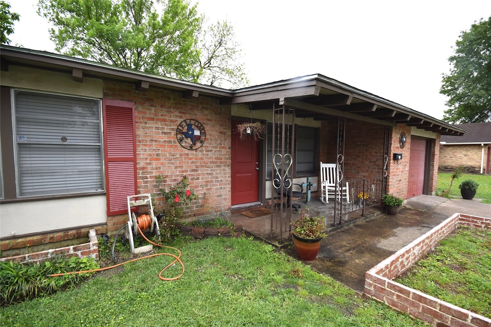 807 Lyngrove Dr, Houston, TX 77038 - photo 1