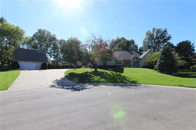 LARGE CUL-DE-SAC LOT!  OUTBUILDING TO THE LEFT