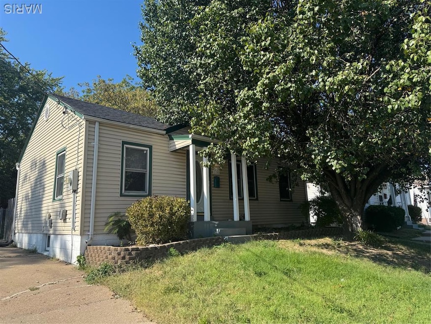 1105 Patterson Rd, Florissant, MO 63031 - photo 1