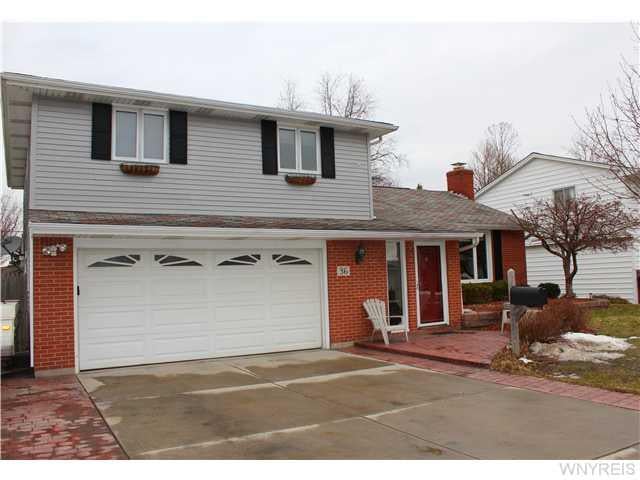 Exterior Front Welcome home to 36 Brookdale Drive!
