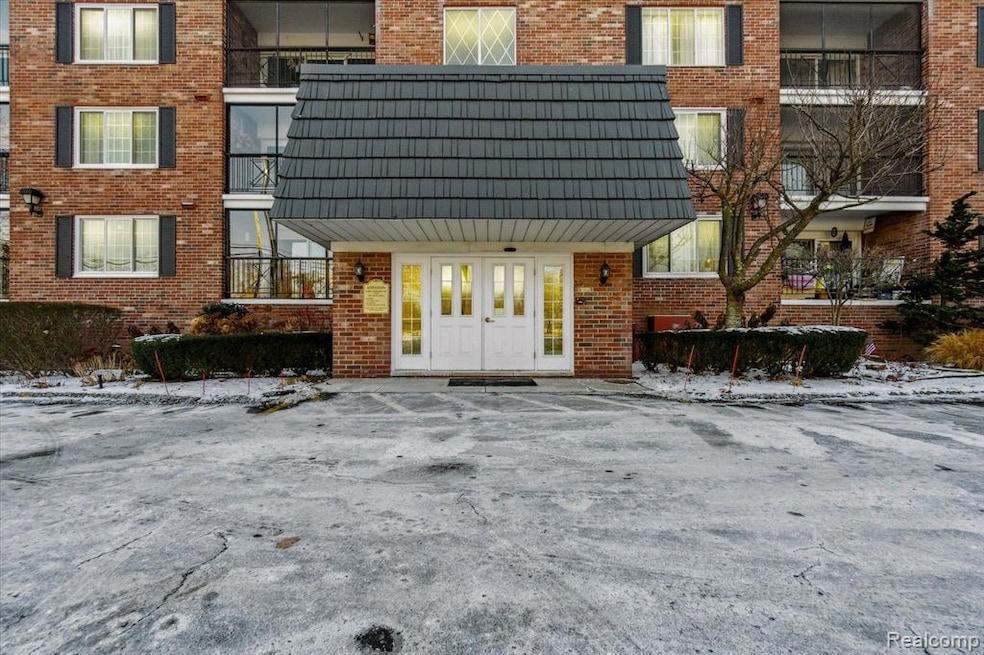 Welcome to 3439 Benjamin Unit 324, Royal Oak Mi