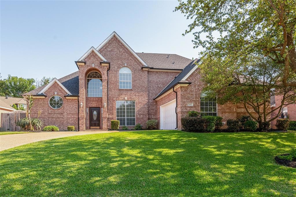Front elevation of wonderful Colleyville home