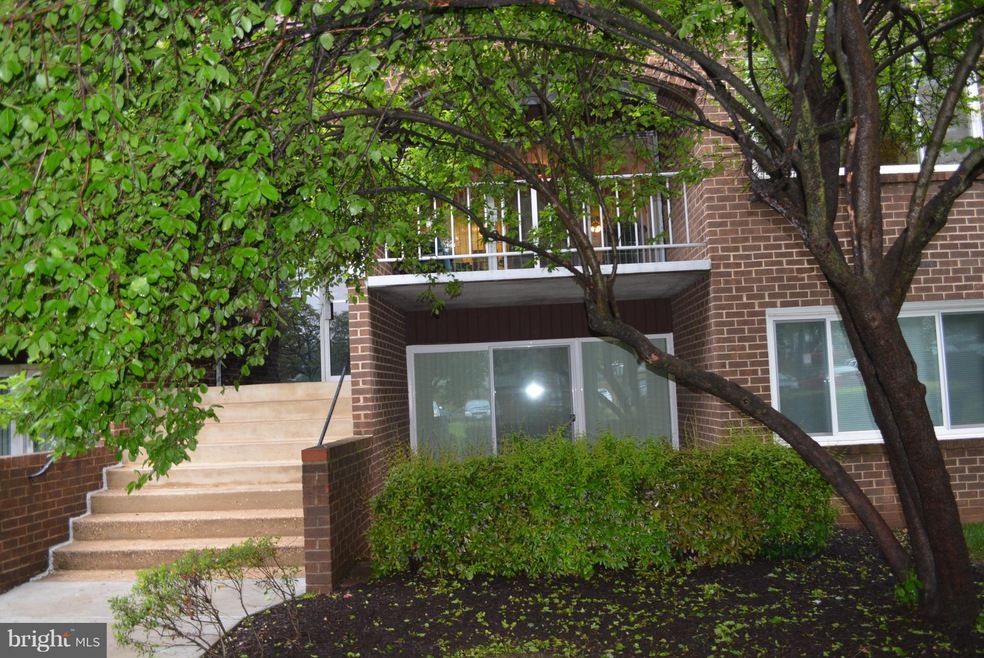 458 Girard St unit 204, Gaithersburg, MD 20877 - photo 1