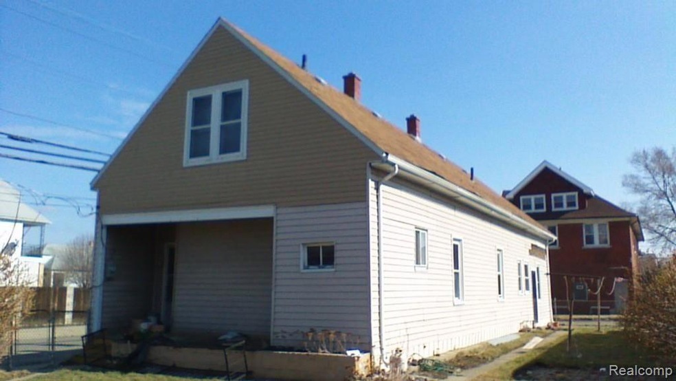 2433 Zinow St, HamtraMcK, MI 48212 - photo 1