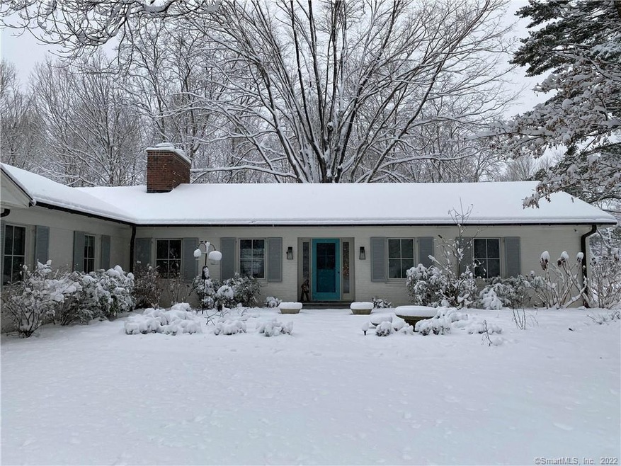 585 Hoydens Ln, Fairfield, CT 06824 - photo 1