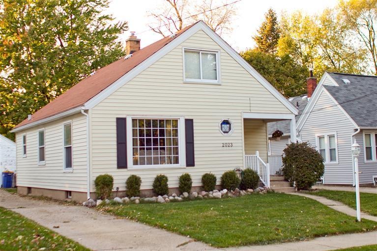 2023 Emerald Ave NE, Grand Rapids, MI 49505 - photo 1