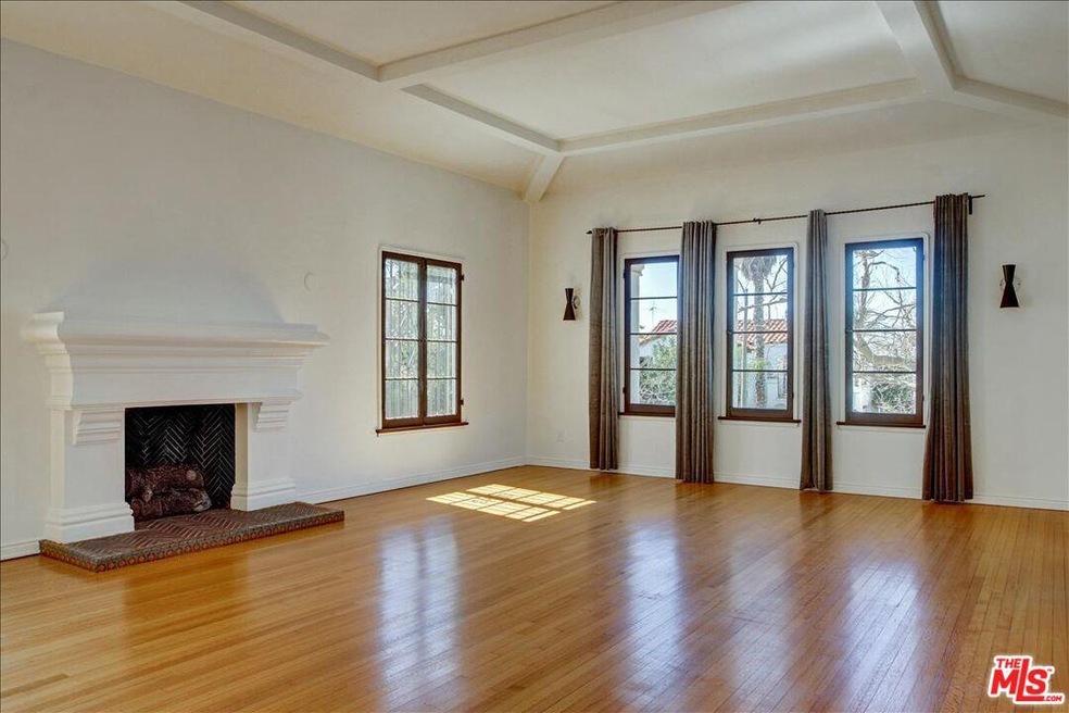 Large scale living room