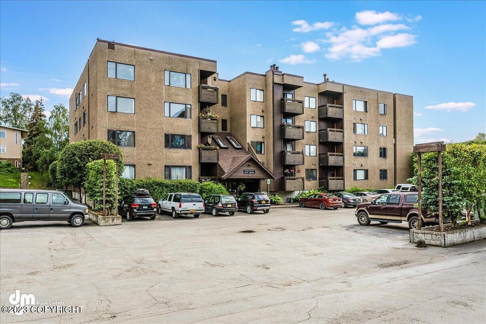 01-Front Exterior_ELI08130
