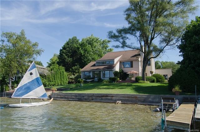 Over 100' of Lake frontage