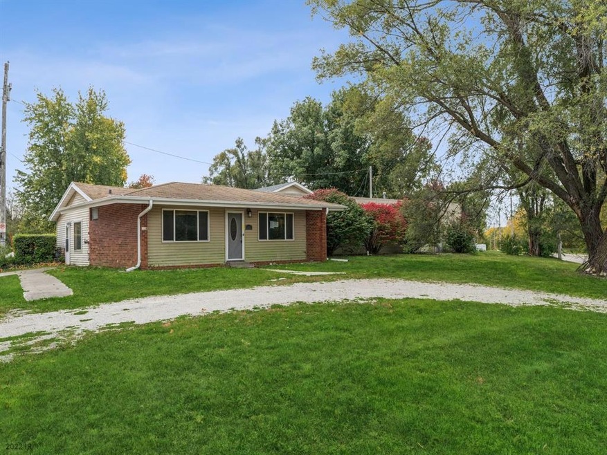 1203 Monroe Dr, Newton, IA 50208 - photo 1