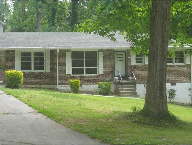 Exterior Front. Prime Brookhaven location, walking