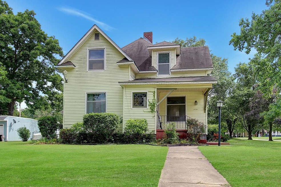 1230 Morgan Ave, Parsons, KS 67357 - photo 1