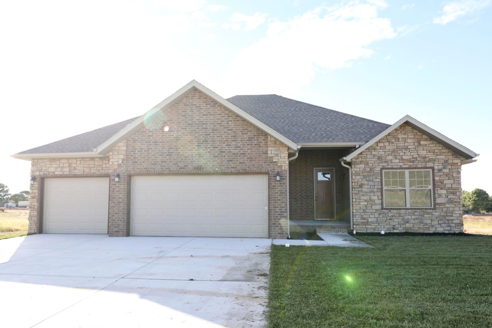 693 N Maplewood Hills Rd, Nixa, MO 65714 - photo 1