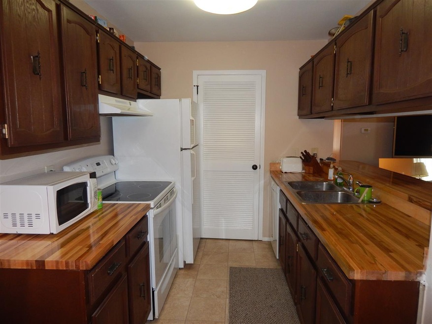 1186 Leisure Dr unit J40, Flint, MI 48507 - photo 1