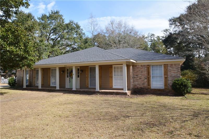 4/2 with bonus room and pool in great location, wi