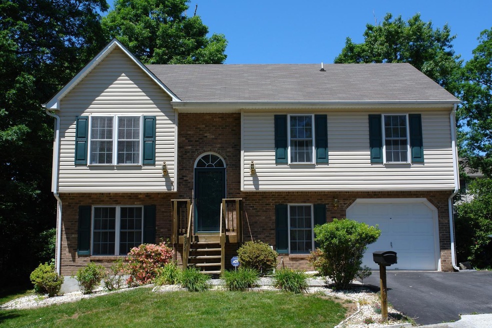 5074 Meadow Crossing Drive-large-001-30-