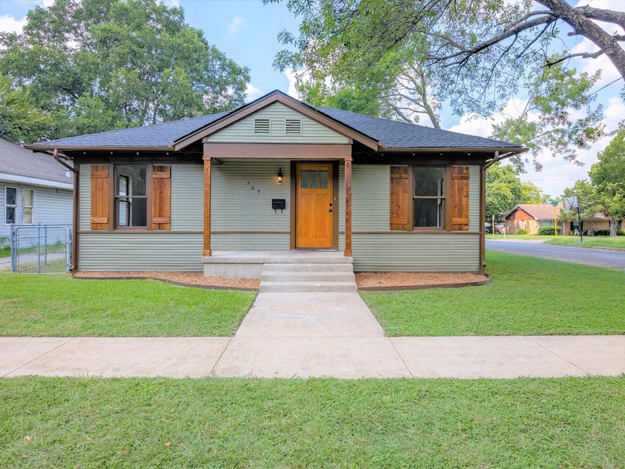 709 N Gaines St, Ennis, TX 75119 - photo 1