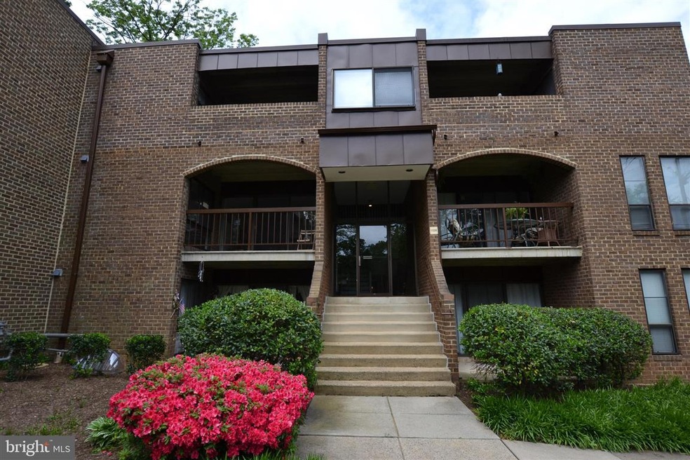 11208 Chestnut Grove Square unit 211, Reston, VA 20190 - photo 1