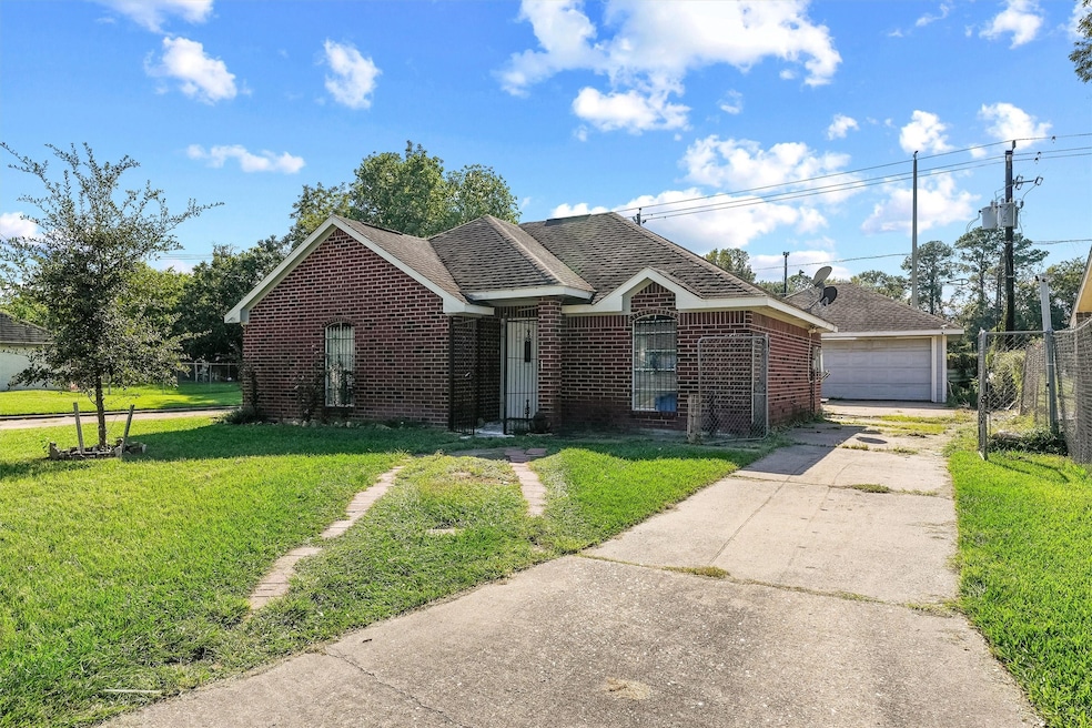 8319 Ponnel Ln, Houston, TX 77088 - photo 1