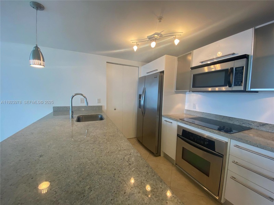 185 SW 7th St unit 3607, Miami, FL 33130 - photo 1
