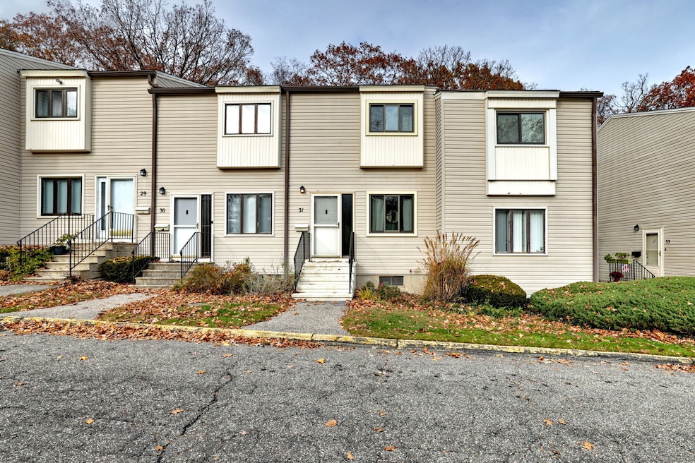 715 Frenchtown Rd unit 31, Bridgeport, CT 06606 - photo 1