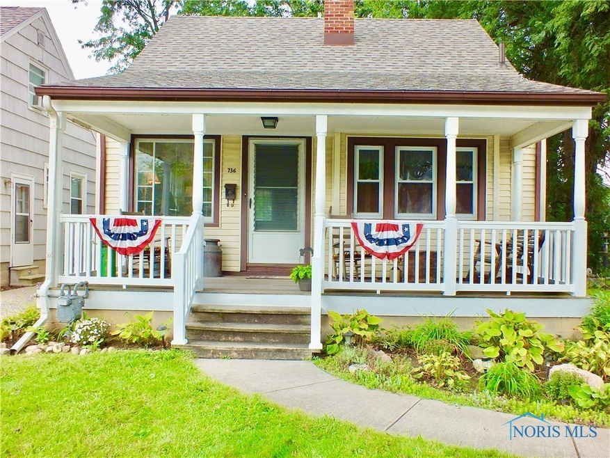 Adorable!  All new vinyl railing just installed!
