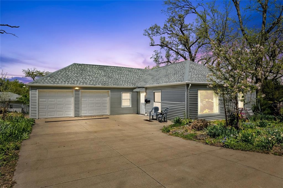 3960 Johnson Ave NW, Cedar Rapids, IA 52405 - photo 1