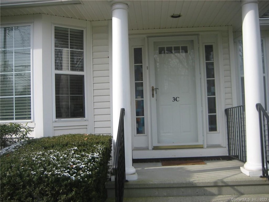 180 Turn of River Rd unit 3C, Stamford, CT 06905 - photo 1