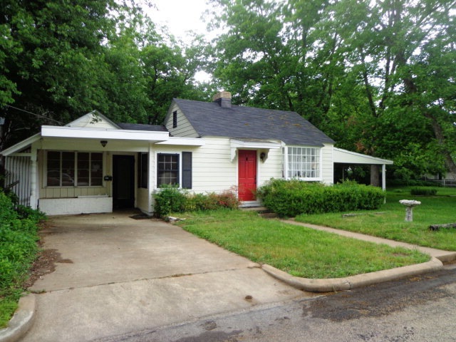 106 W Peach St, Fredericksburg, TX 78624 - photo 1