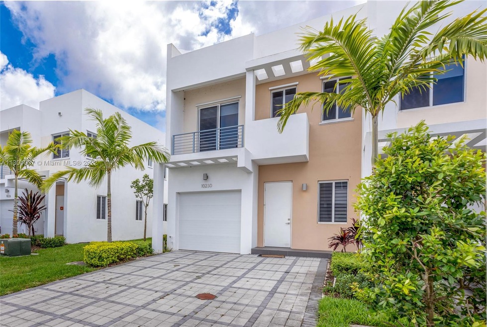 10230 NW 72nd Terrace unit 10230, Doral, FL 33178 - photo 1