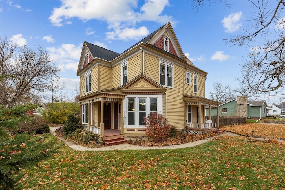 1103 26th St, Marion, IA 52302 - photo 1