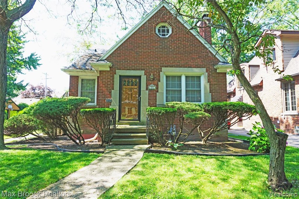 451 Cloverly Rd, Grosse Pointe Farms, MI 48236 - photo 1