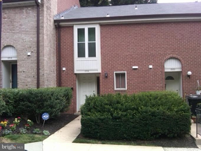 1918 Greenhaven Dr, Baltimore, MD 21209 - photo 1