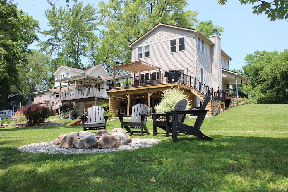 9435 Mcgregor Rd, Pinckney, MI 48169 - photo 1