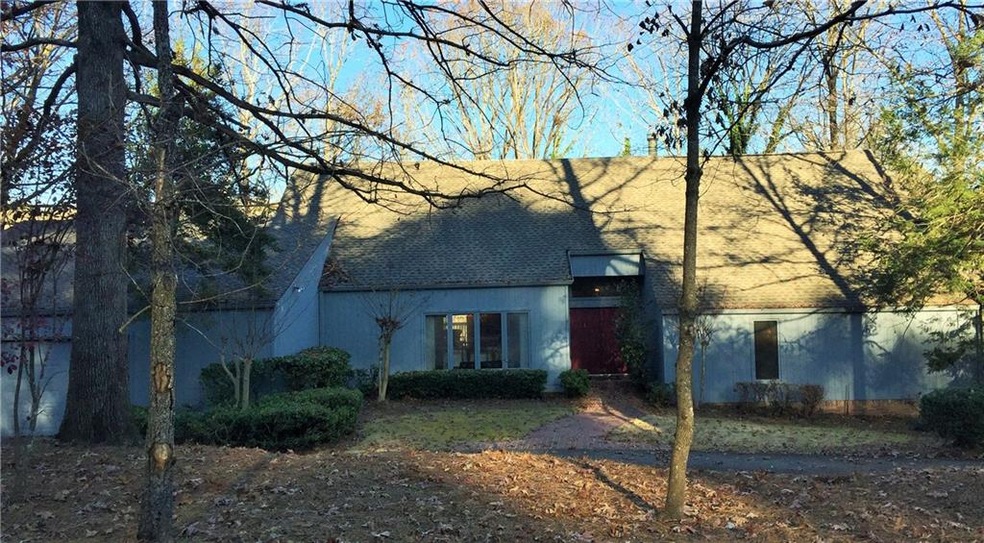 Beautiful Contemporary home with circular Driveway