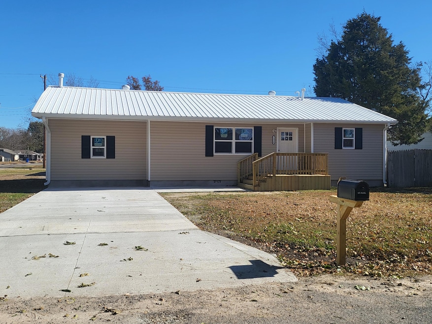 1926 G St NW, Miami, OK 74354 - photo 1