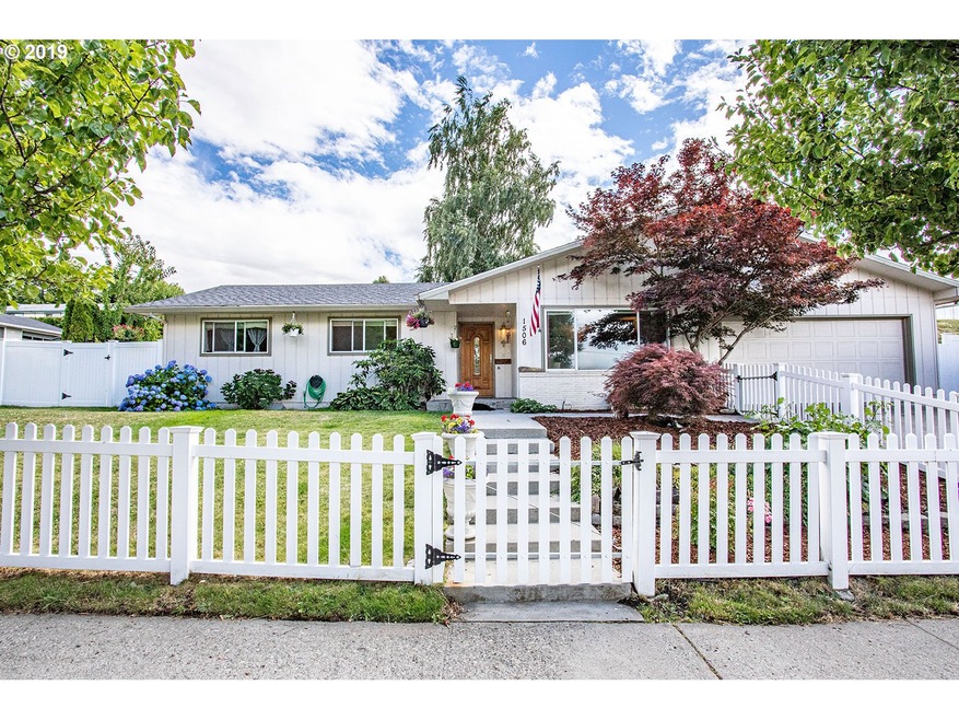 1506 E 19th St, the Dalles, OR 97058 - photo 1