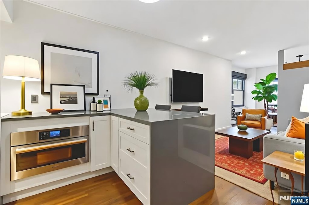 Linwood Park unit 2D, Fort Lee, NJ 07024 - photo 1